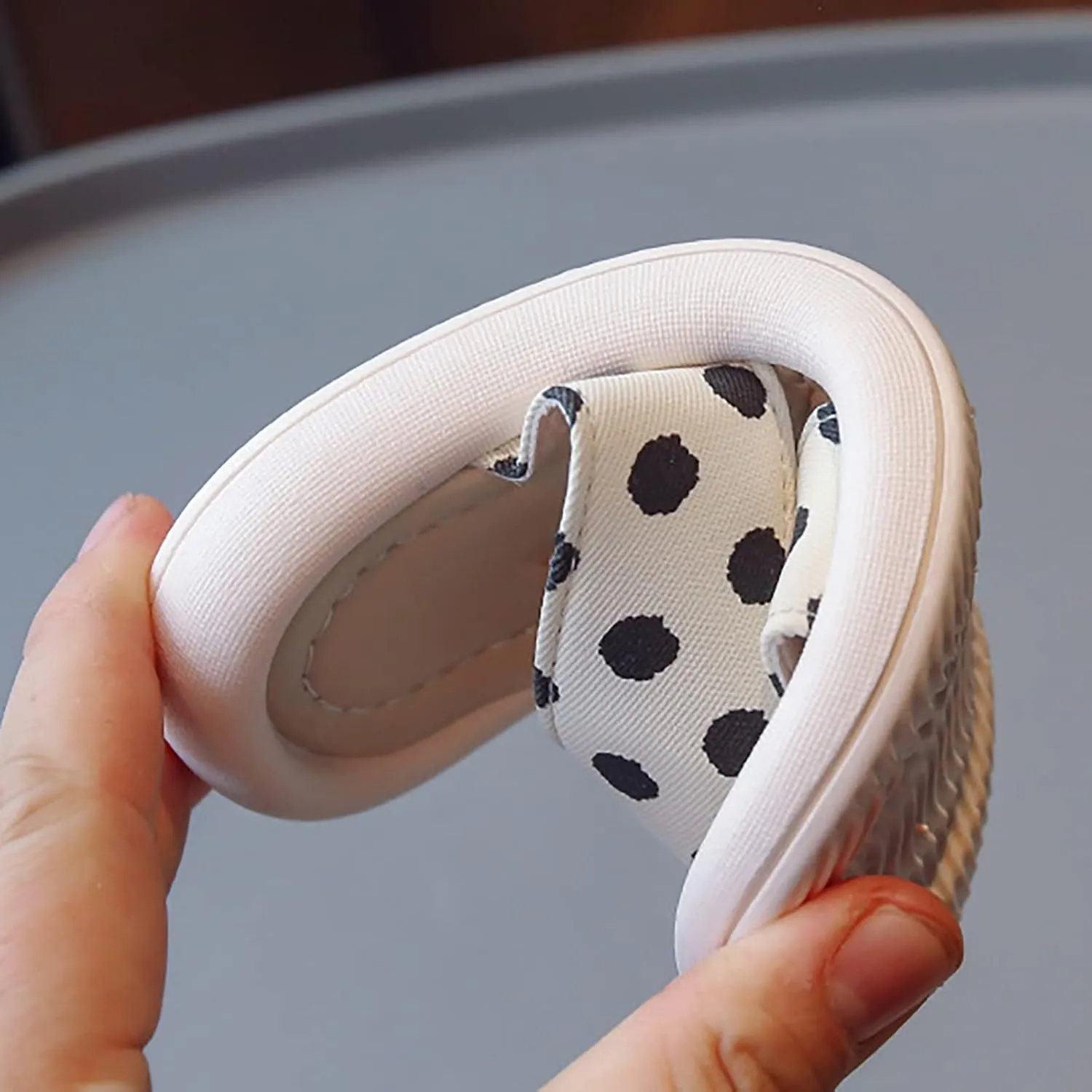 Girls Polka Dot Slides Soft Sole Anti Slip Open Toe Beach Swim Pool Water Sandals Kids Bedroom Slippers Little Girls