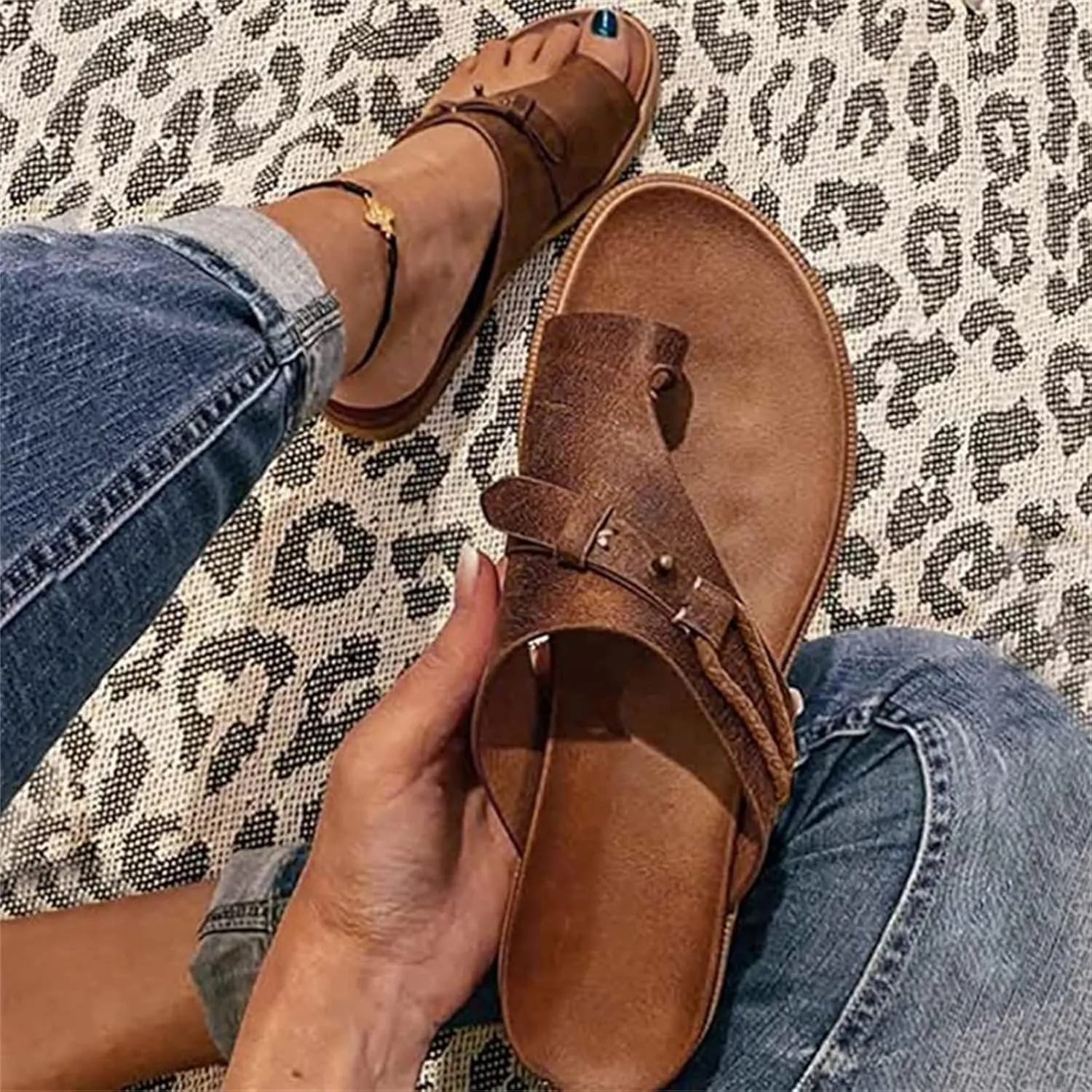 Lausiuoe Sandals Women Comfortable Dressy Arch Support Clip Toe Flat Sandals Casual Summer Cute Thong Flip Flops Beach Shoes