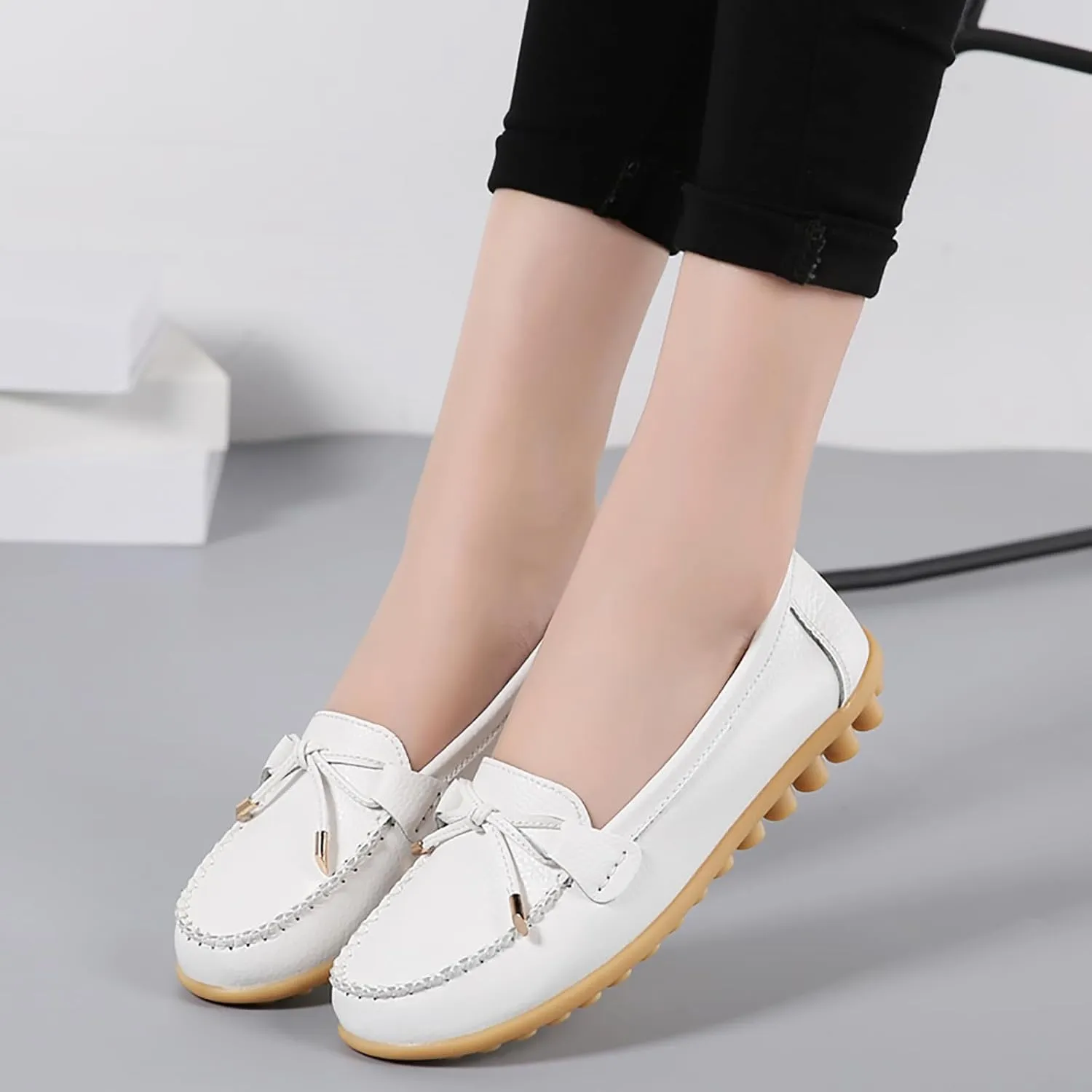 Sunporx Women's Comfortable Loafers Leather Casual Round Toe Driving Moccasins Casual Walking Women Slip on
