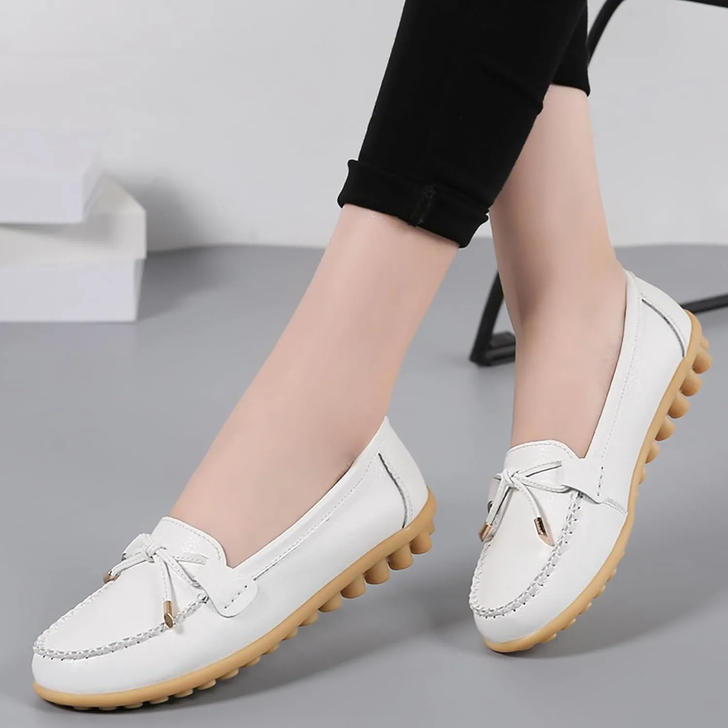 Sunporx Women's Comfortable Loafers Leather Casual Round Toe Driving Moccasins Casual Walking Women Slip on