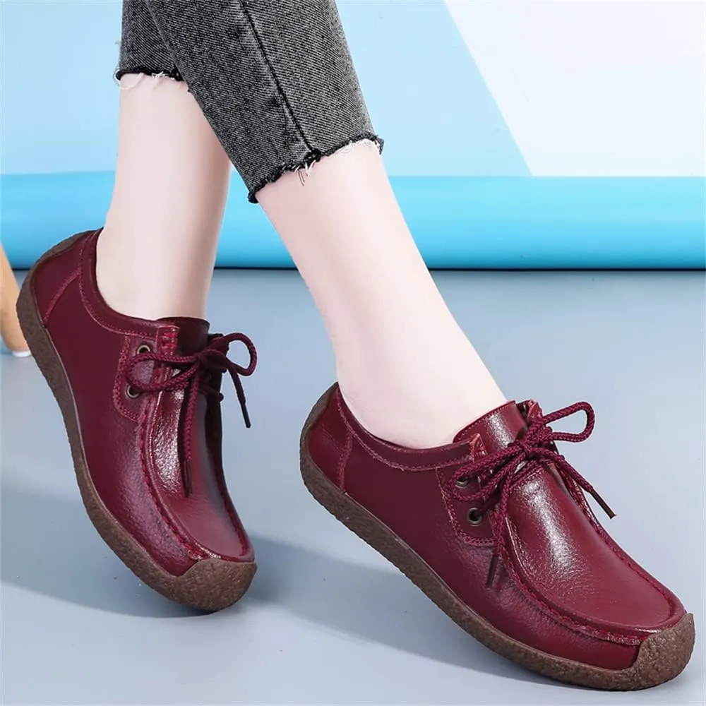 WERWAES Womens Loafers Ladies Leather Moccasin Fashion Penny Loafers Comfortable driving Slip on Lightweight Soft Work Shoes Breathable Round Toe Womens Flat Shoes for Walking Office