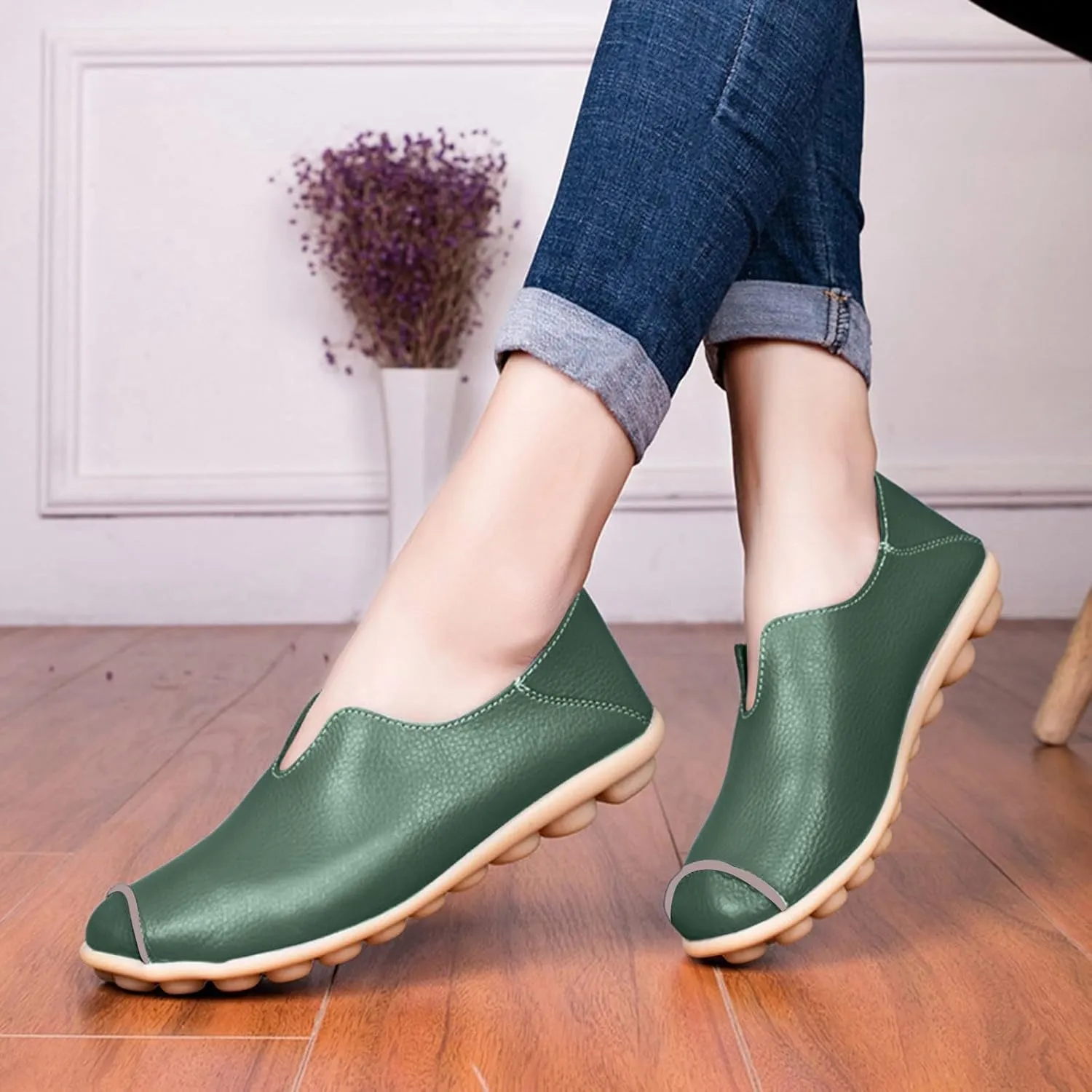 Women's Slip-On Loafers Lug Sole Non Slip Shoes Soft Lightweight Walking Driving Shoes Versatile Leather Shoes