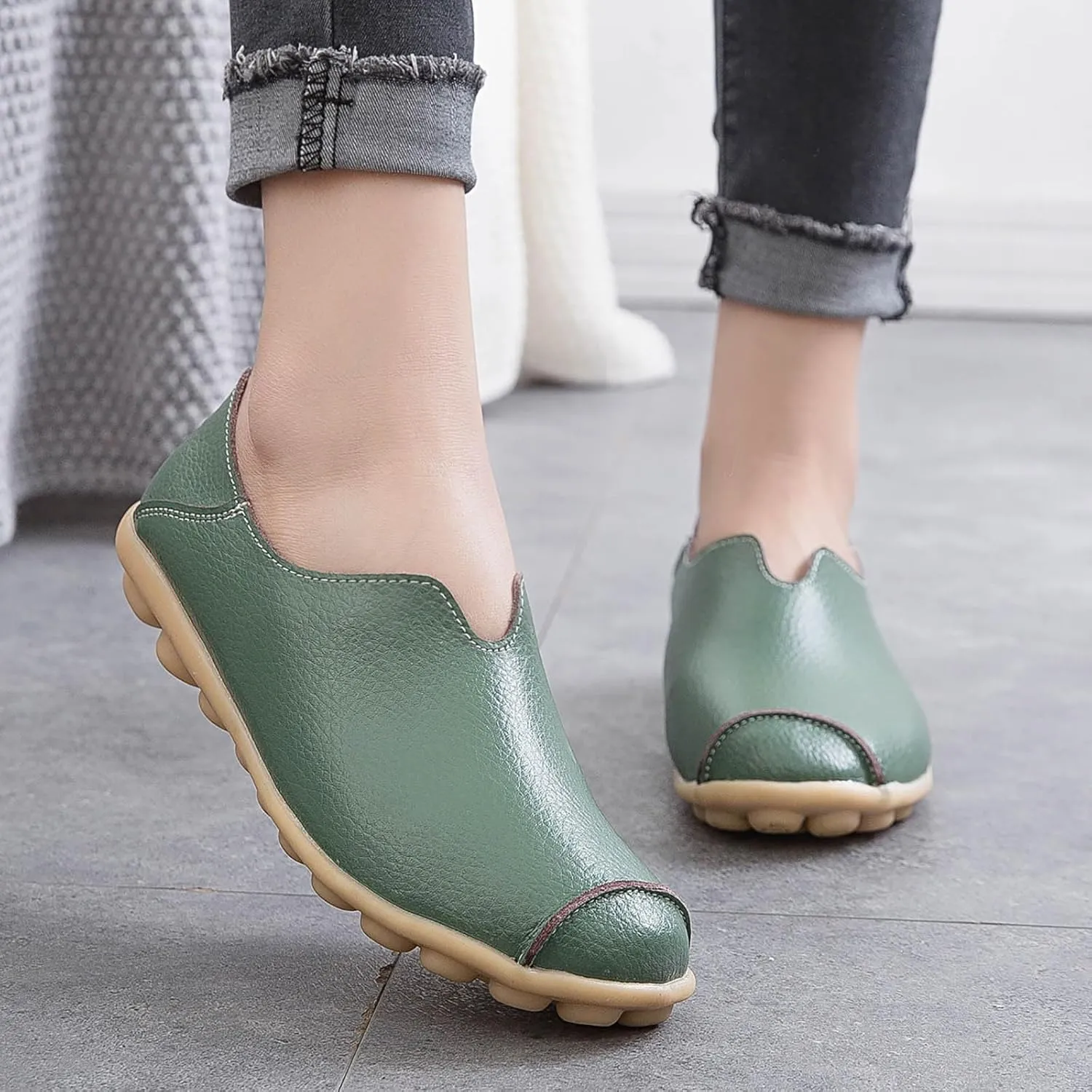 Women's Slip-On Loafers Lug Sole Non Slip Shoes Soft Lightweight Walking Driving Shoes Versatile Leather Shoes